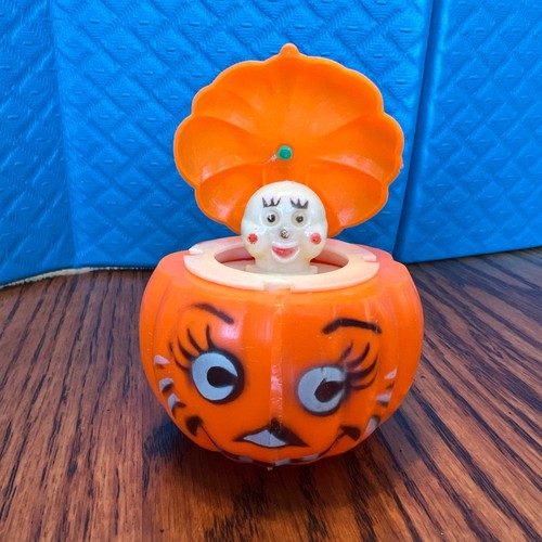 Vintage fun world halloween - vintage,
