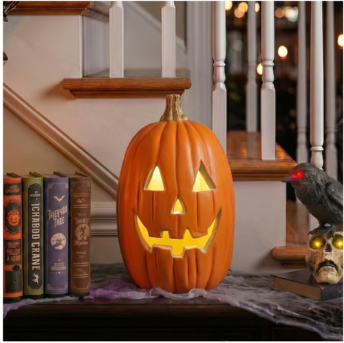 Haunted living lighted - living,